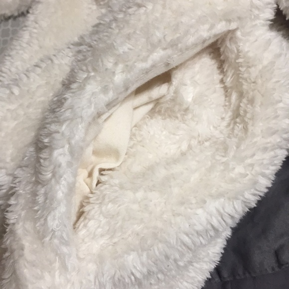 NWOT Hollister Fuzzy Hooded Robe - Picture 5 of 6